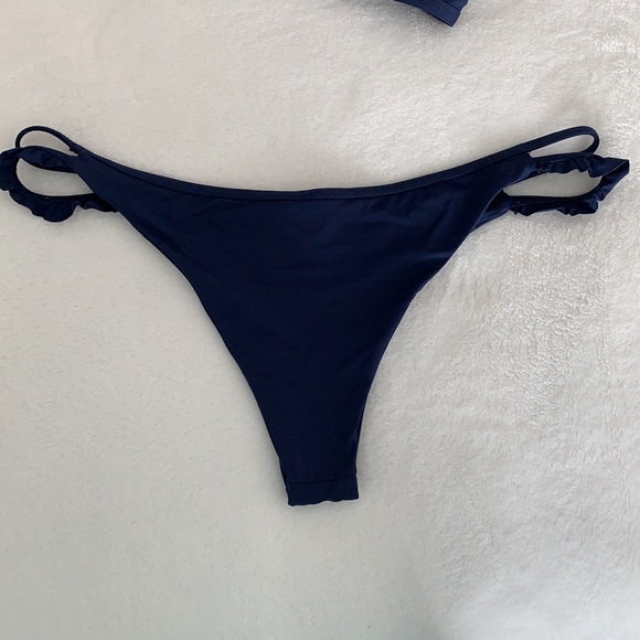 Bikini - Picture 4 of 8